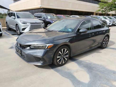 Used 2024 Honda Civic EX-L image 3