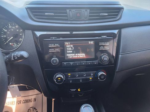 Used 2017 Nissan Rogue S w/ S Appearance Package FWD image 24