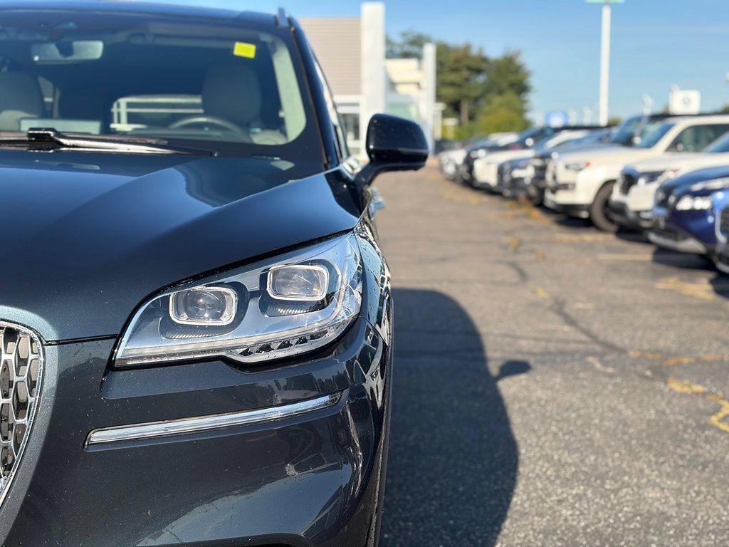 Certified 2023 Lincoln Aviator Reserve w/ Equipment Group 201A AWD/4WD image 4