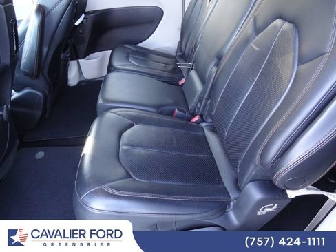 Used 2017 Chrysler Pacifica Touring-L Plus FWD image 7