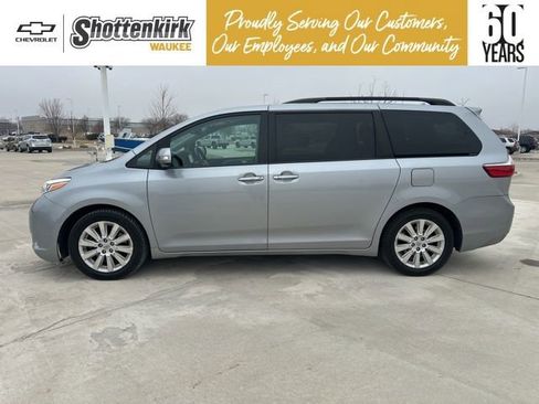 Used 2015 Toyota Sienna Limited image 6