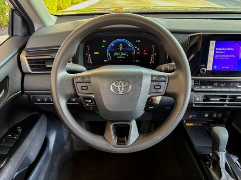 Used 2026 Toyota Camry LE FWD image 19
