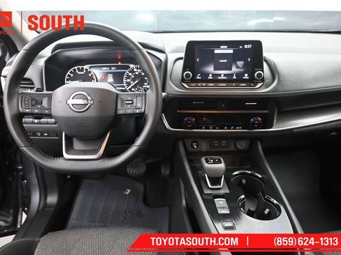 Used 2025 Nissan Rogue SV FWD image 11