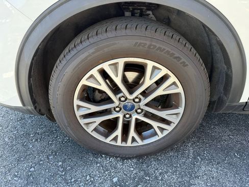 Certified 2022 Ford Escape SEL AWD/4WD image 11