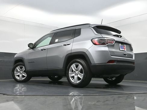 Used 2022 Jeep Compass Latitude FWD image 27