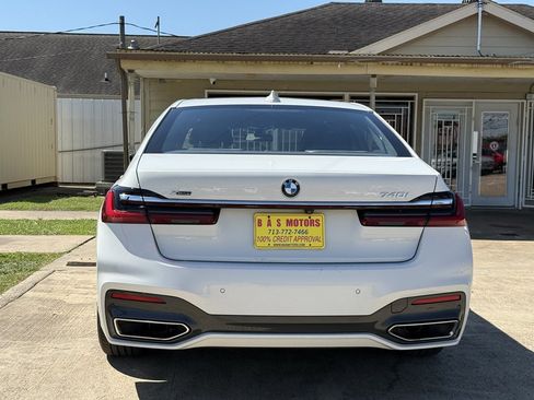 Used 2022 BMW 740i xDrive w/ M Sport Package image 2