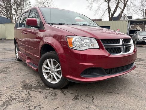 Used 2014 Dodge Grand Caravan SXT w/ UConnect Hands-Free Group FWD image 1