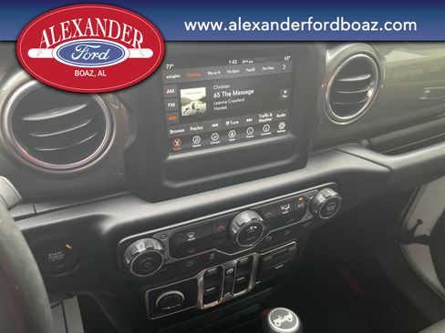 Used 2019 Jeep Wrangler Unlimited Sahara w/ Safety Group image 27