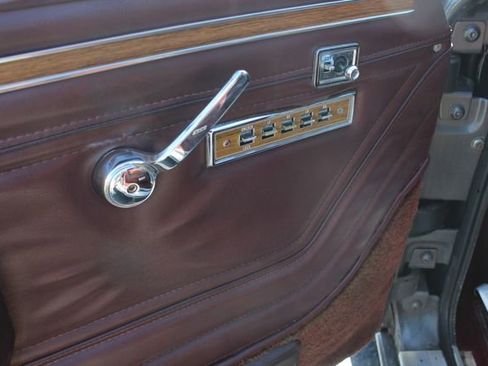 Used 1990 Jeep Grand Wagoneer AWD/4WD image 23