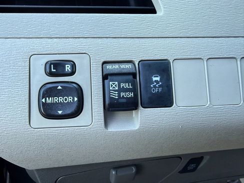 Used 2014 Toyota Sienna XLE AWD/4WD image 29