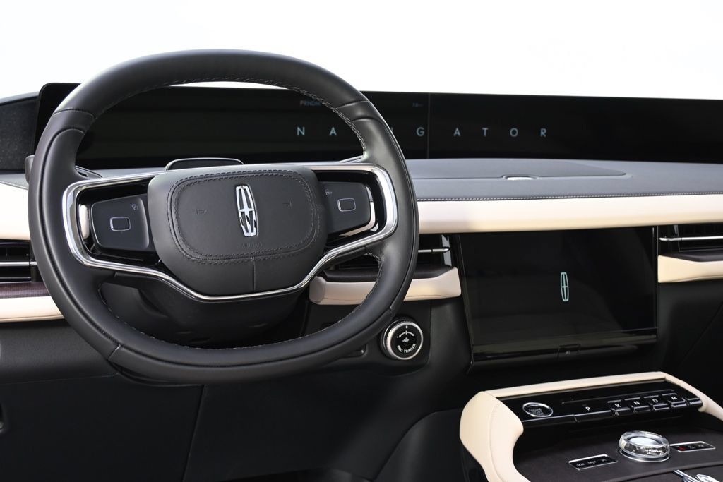 New 2027 Lincoln Navigator Reserve w/ Jet Appearance Package AWD/4WD image 12
