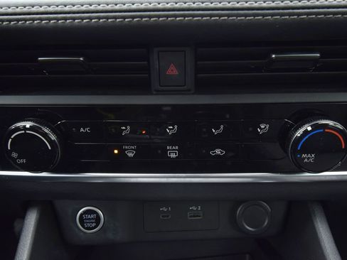 Used 2022 Nissan Rogue S image 32