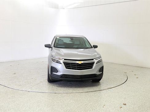 Used 2024 Chevrolet Equinox LS w/ LS Convenience Package FWD image 2