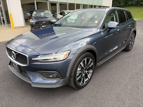 Certified 2022 Volvo V60 T5 Cross Country w/ Climate Package AWD/4WD image 1