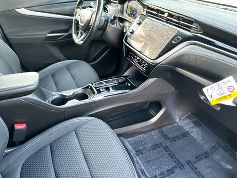 Used 2022 Chevrolet Bolt EUV LT w/ Comfort Package image 16