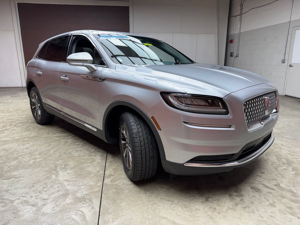 Used 2023 Lincoln Nautilus Reserve AWD/4WD image 7