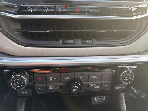 Certified 2024 Jeep Compass Limited w/ Sun and Sound Group image 14