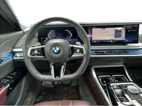 Used 2023 BMW 740i w/ Luxury Rear Seating Package RWD image 32