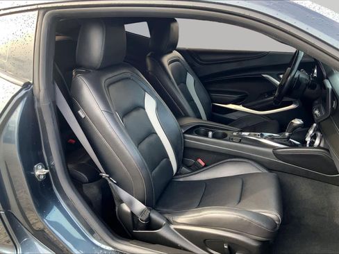 Used 2022 Chevrolet Camaro LT RWD image 8