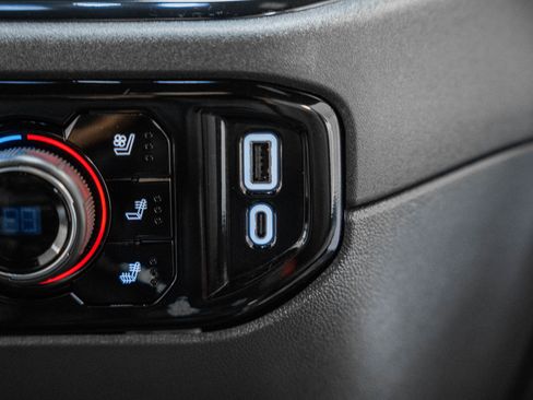 Used 2024 Chevrolet Silverado 1500 ZR2 image 33