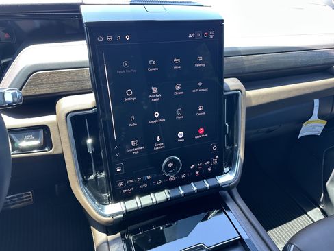 Used 2025 GMC Yukon Denali Ultimate AWD/4WD image 25