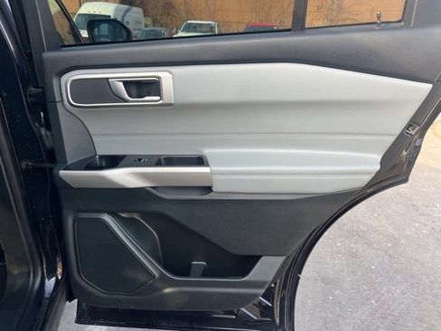 Used 2022 Ford Explorer XLT w/ Equipment Group 202A image 12