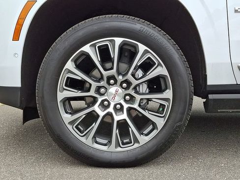 Used 2026 GMC Yukon XL Denali w/ Sun & Power Step Package AWD/4WD image 8