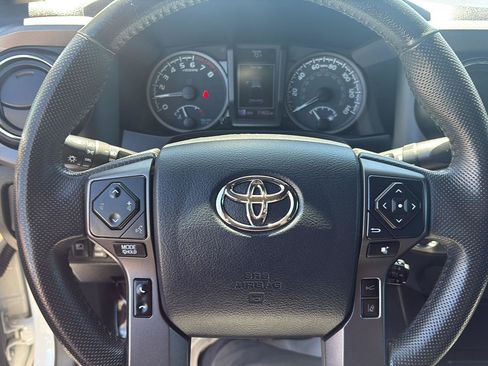 Used 2020 Toyota Tacoma TRD Sport w/ Technology Package AWD/4WD image 19