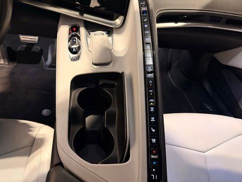 Used 2021 Chevrolet Corvette Stingray Preferred Conv w/ Z51 Performance Package RWD image 30