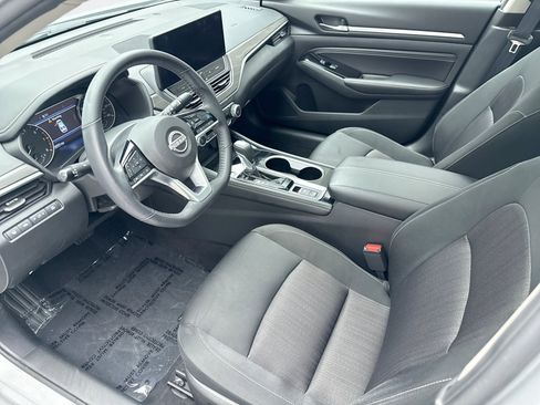 Used 2023 Nissan Altima 2.5 SV w/ SV Premium Package FWD image 10