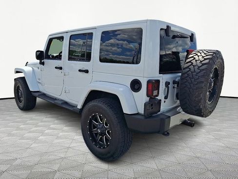 Used 2017 Jeep Wrangler Unlimited Sahara w/ Connectivity Group AWD/4WD image 5