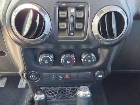 Used 2018 Jeep Wrangler Unlimited Sport S image 20