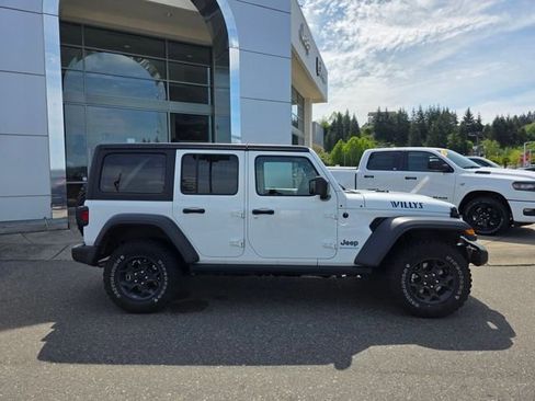 Used 2023 Jeep Wrangler Unlimited AWD/4WD image 2