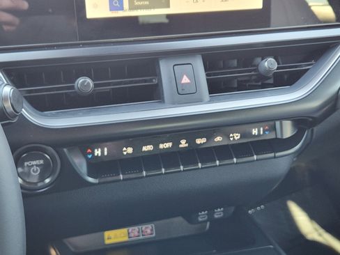 Certified 2025 Lexus UX 300h FWD image 21