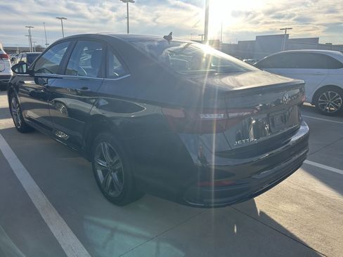 Used 2024 Volkswagen Jetta SE image 8