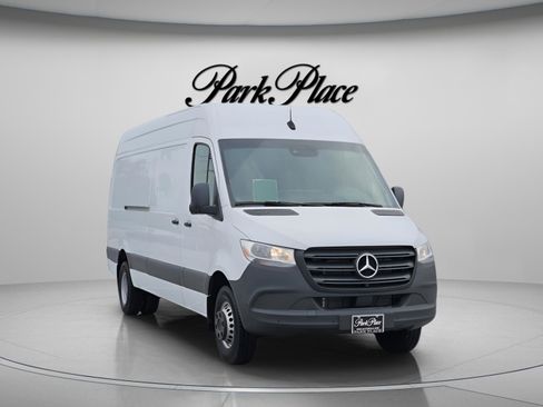 Used 2024 Mercedes-Benz Sprinter 3500 image 6