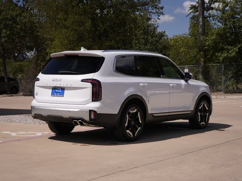 Used 2024 Kia Telluride EX w/ EX Captain's Chair Package FWD image 5