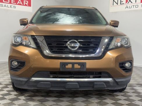 Used 2017 Nissan Pathfinder Platinum w/ Family Entertainment Package FWD image 5