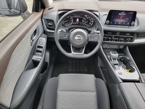 Used 2023 Nissan Rogue SV image 18