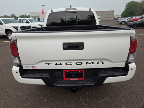 Certified 2020 Toyota Tacoma TRD Off-Road w/ TRD Premium Off Road Package AWD/4WD image 4