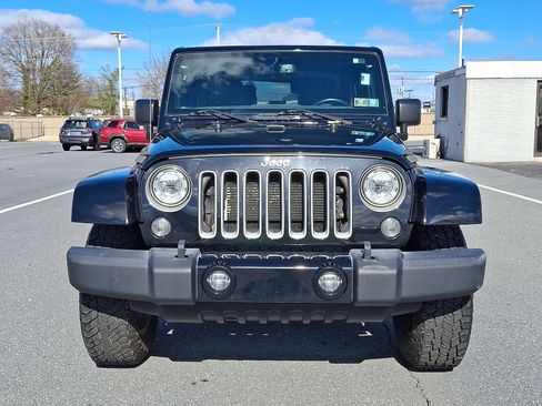 Used 2018 Jeep Wrangler Sahara image 2
