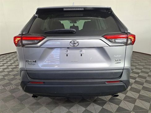 Used 2022 Toyota RAV4 XLE image 9