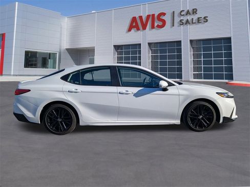 Used 2025 Toyota Camry SE image 7