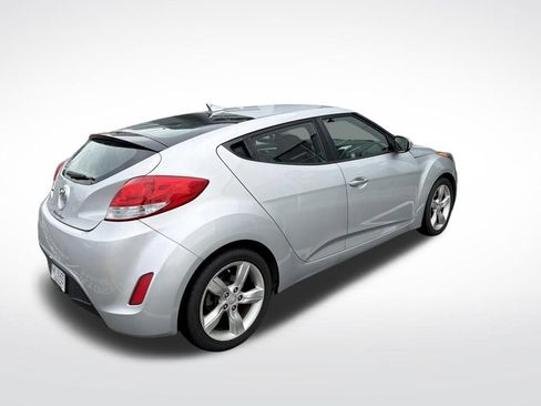 Used 2015 Hyundai Veloster FWD image 3