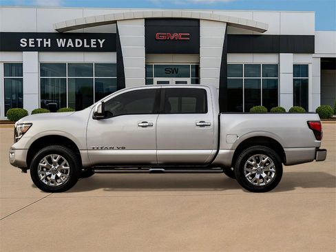 Used 2020 Nissan Titan SL w/ Moonroof Package image 4