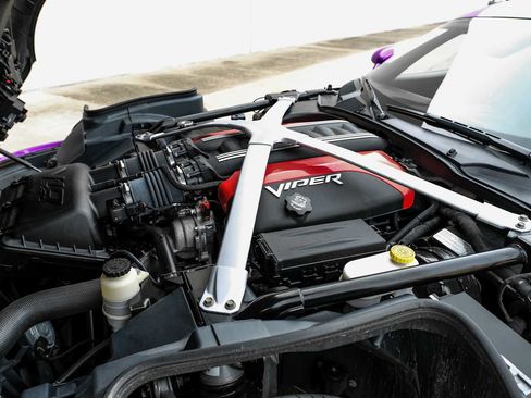 Used 2013 SRT Viper GTS w/ GTS Laguna Interior Pkg image 44