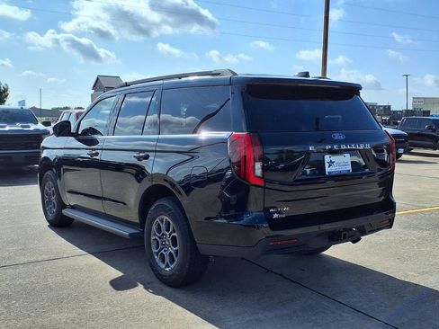 Used 2025 Ford Expedition Active AWD/4WD image 4