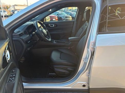 New 2026 Jeep Compass Latitude image 11