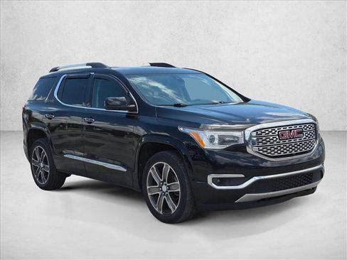 Used 2018 GMC Acadia Denali w/ Technology Package FWD image 3