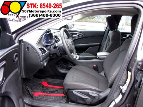Used 2016 Chrysler 200 Limited image 12